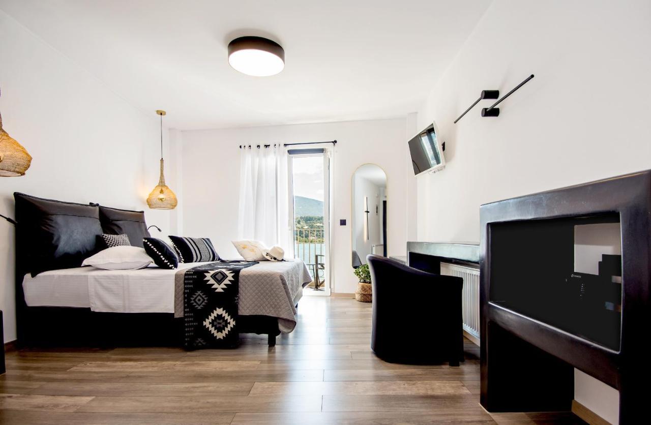 A & B Minimal Suite Ιι With Sea View In Argostoli Kültér fotó